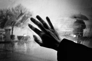 personnage a la main